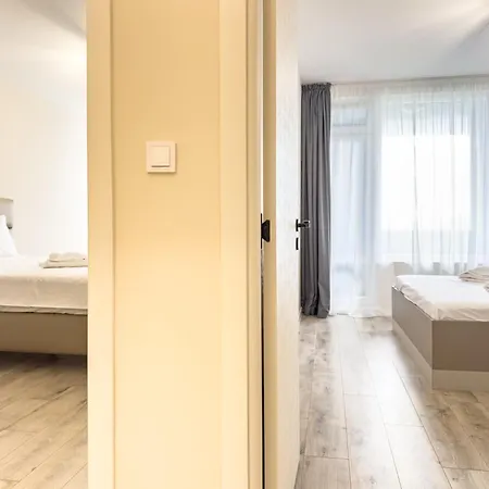 2br Business With Free Gym, By Holiwork Apartmán *