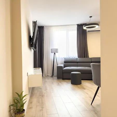 2br Business With Free Gym, By Holiwork Apartmán *