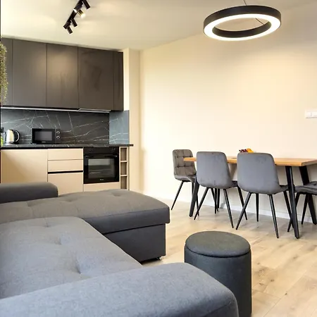 2br Business With Free Gym, By Holiwork Apartament